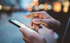 تحقیقات آمریکا از استفاده گوشی‌های آمریکایی از سیگنال‌های ماهواره‌های خارجی