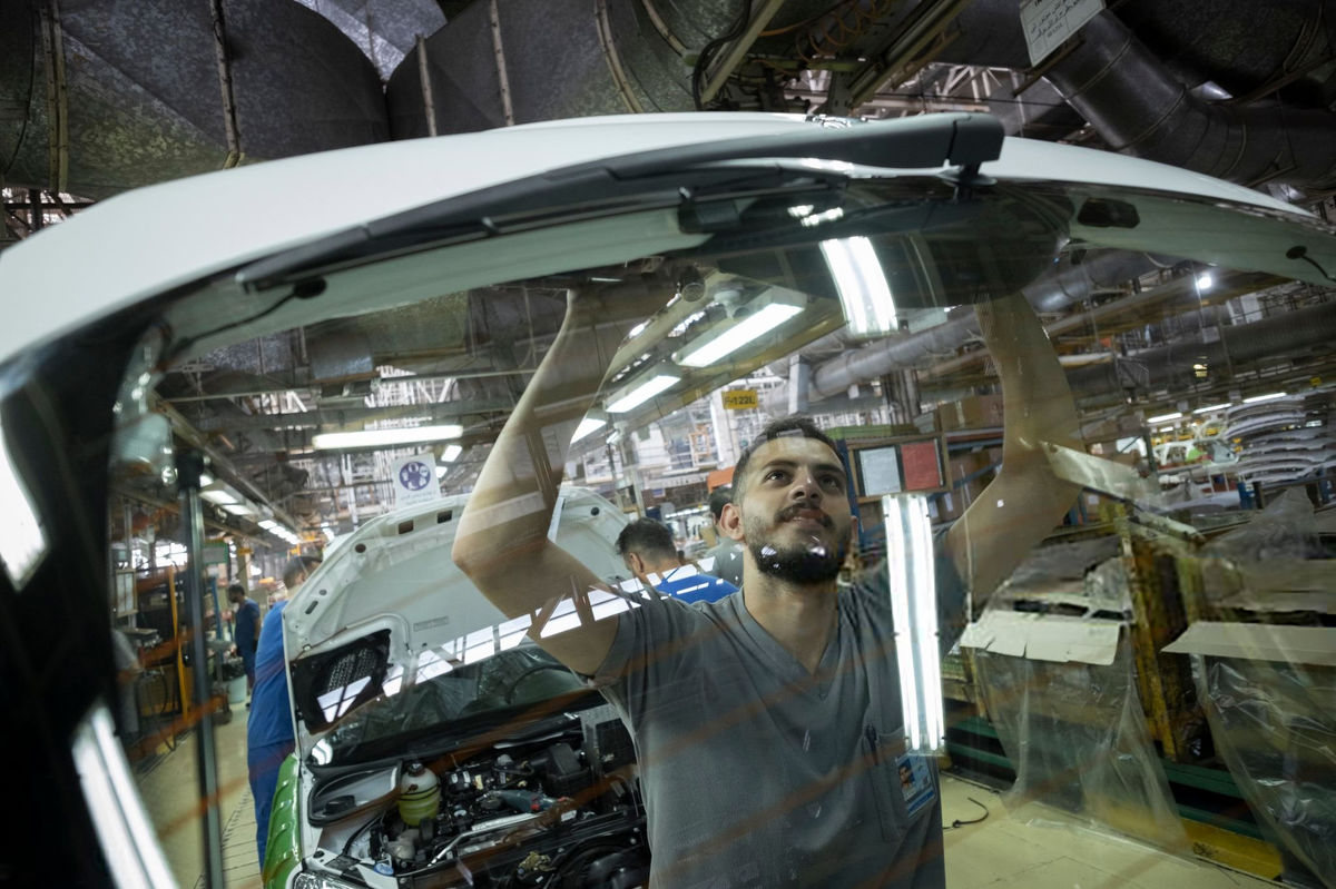 دولت به خودرو 40 هزار میلیارد وام داد زیان سایپا و ایران خودرو در پایان سال قبل 269 هزار میلیارد تومان است - صنعت مالی