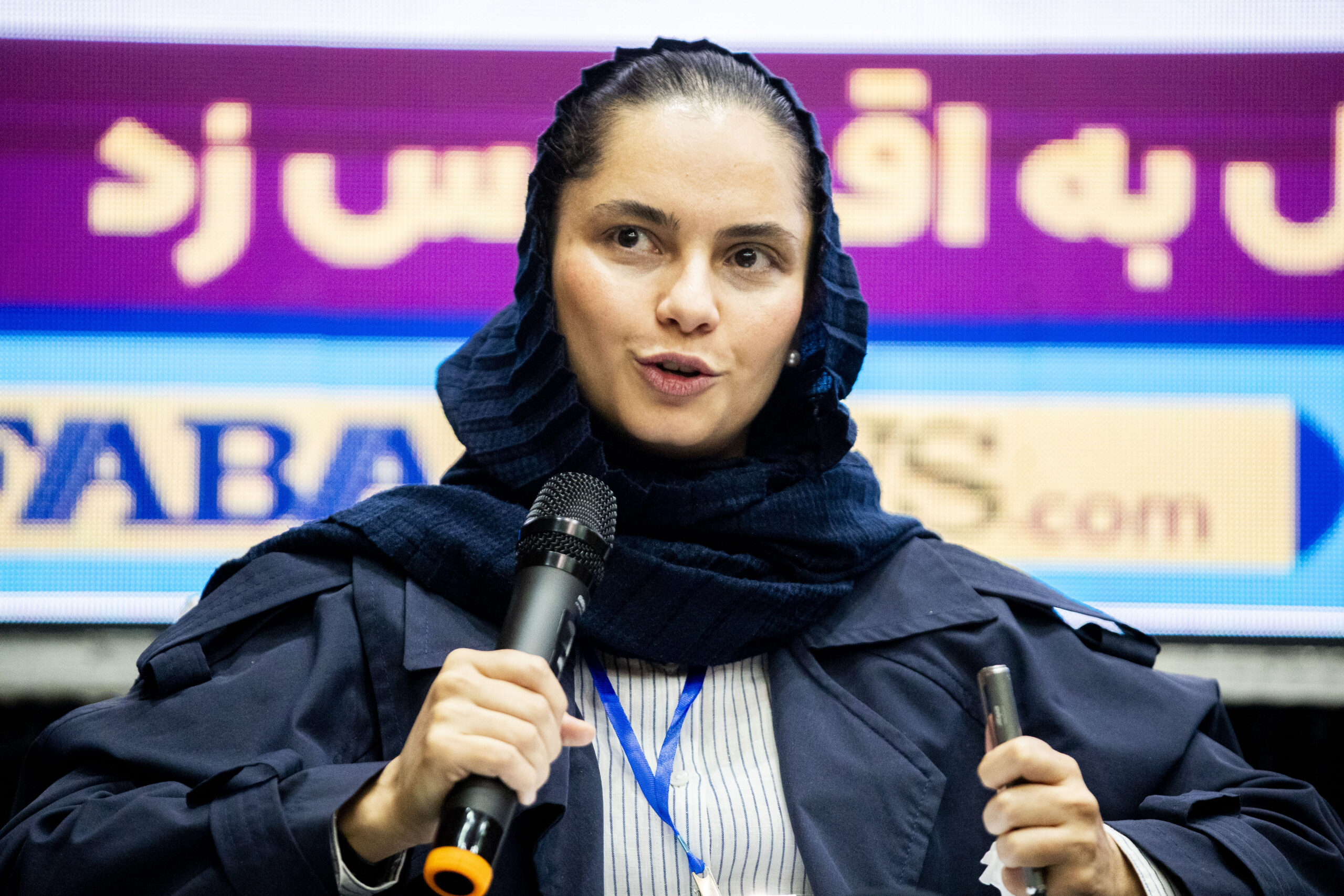 نگین دانشور تخفیفان