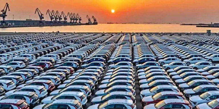 چرا بازار خودروهای وارداتی بی‌ثبات است؟